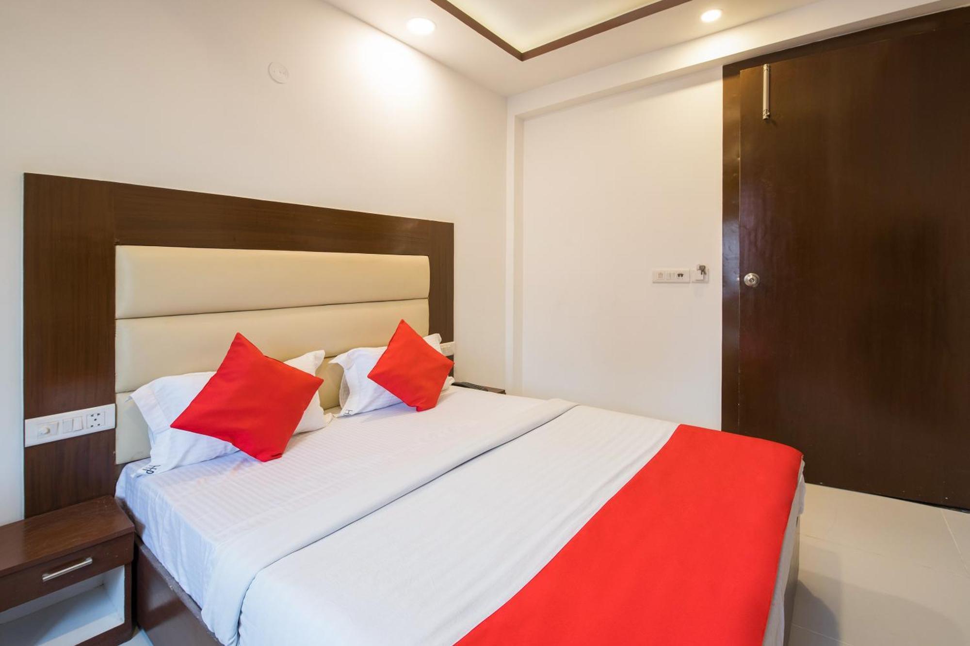 Hotel O Melfort Ню Делхи Екстериор снимка